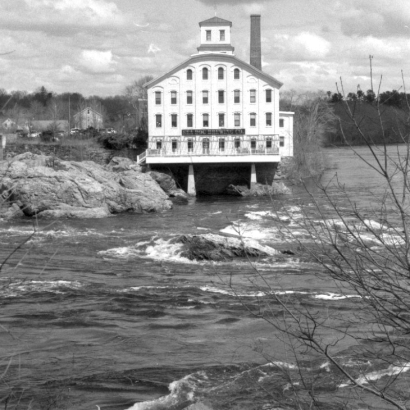 Topsham, ME Sea Dog Brewing - 35mm